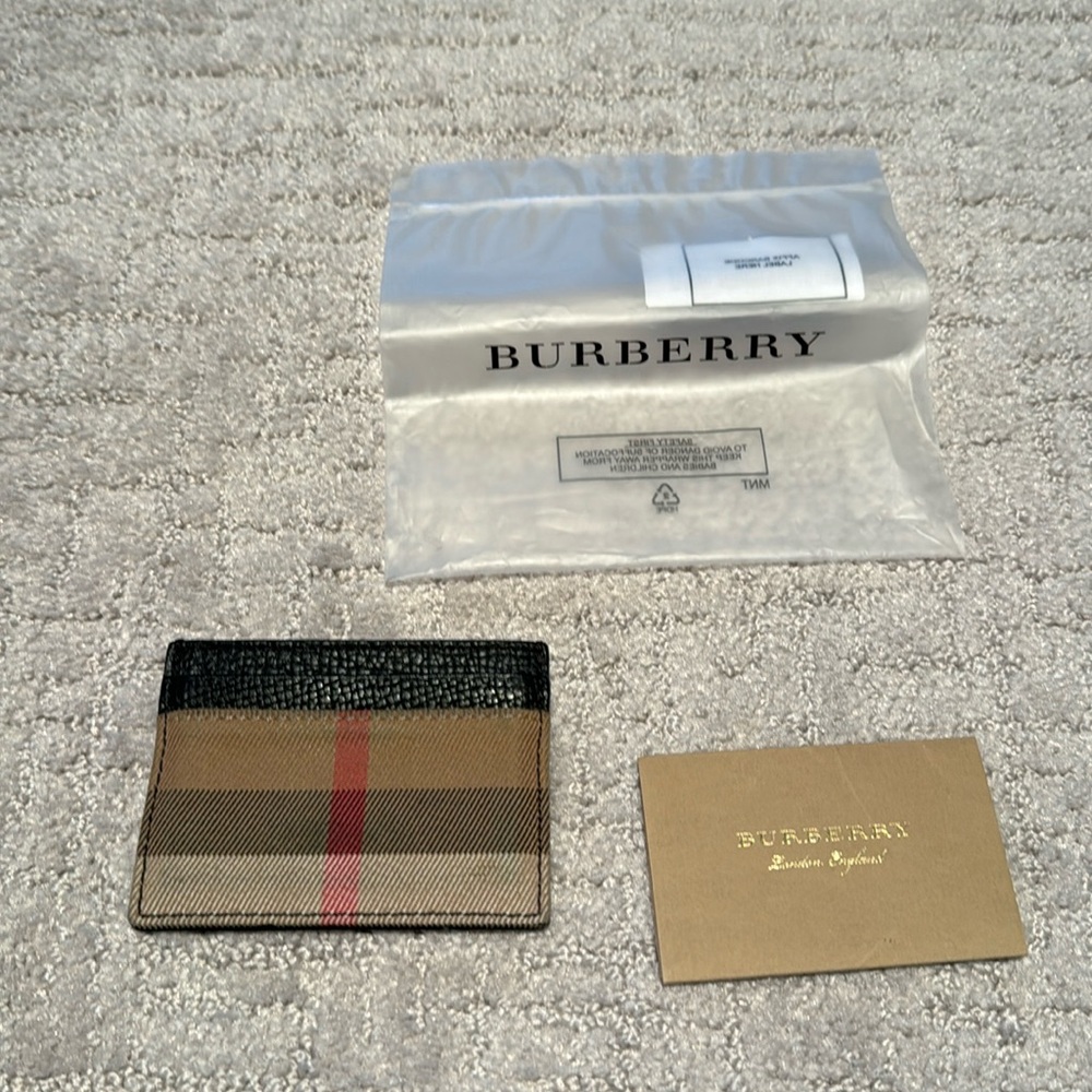 Burberry card case
